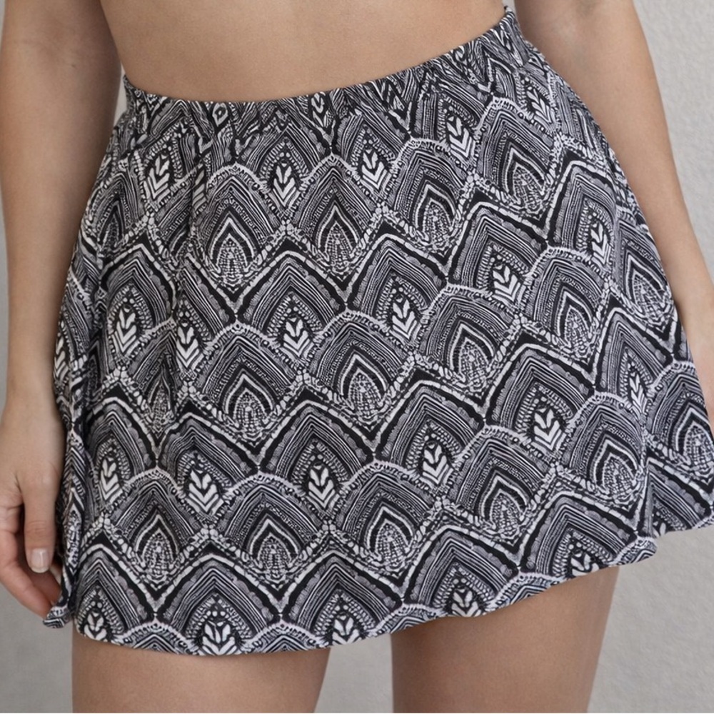TITLE NINE WOMENS MEDIUM PRINTED SKORT